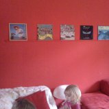 Platen aan de muur