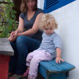 Mama en Kiki op de bank #01