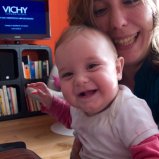 Kiki en mama in de woonkamer #02