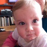 Kiki en mama in de woonkamer #04