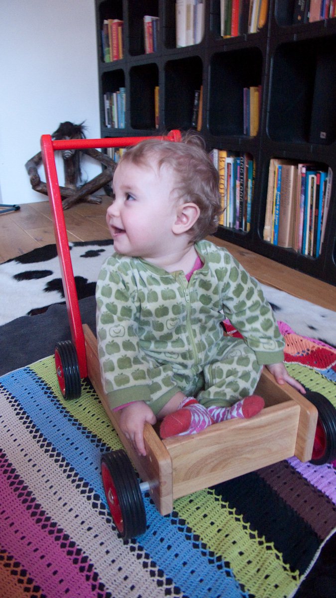 Kiki in haar nieuwe kar #01
