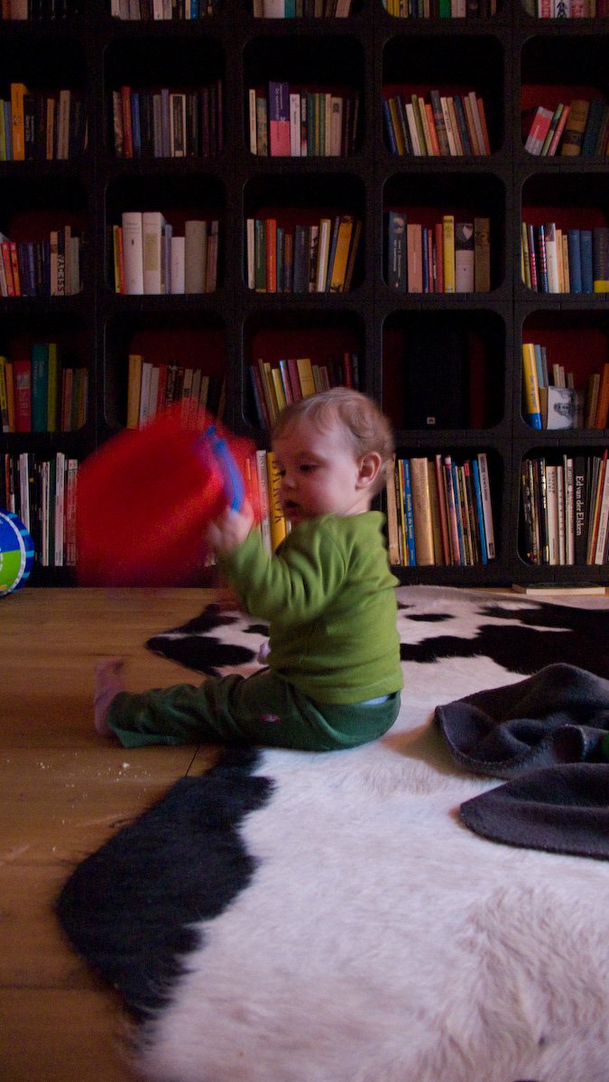 Kiki met haar eerste sinterklaascadeau #01