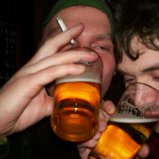 Bier drinken met peer