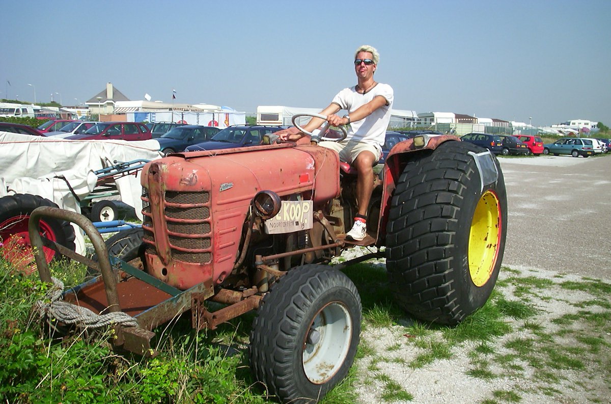 Ivor op een tractor