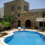 Zwembad met villa op Gozo